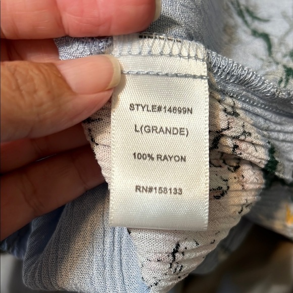 Staccato Sleeveless Floral Blouse - Blue and Pink - Picture 5 of 5